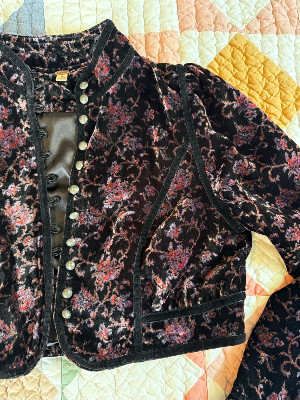 Free People Velvet Floral Button-Front Cropped Jacket - size 8 - Picture 3 of 6
